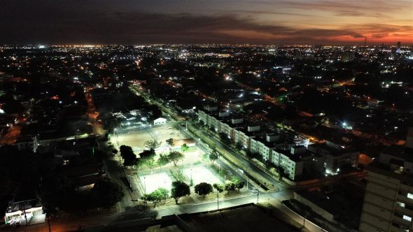 Prefeitura de Cuiab | Trabalho contnuo da Limpurb resulta em mais de 60 lmpadas de LED instaladas no bairro Poo