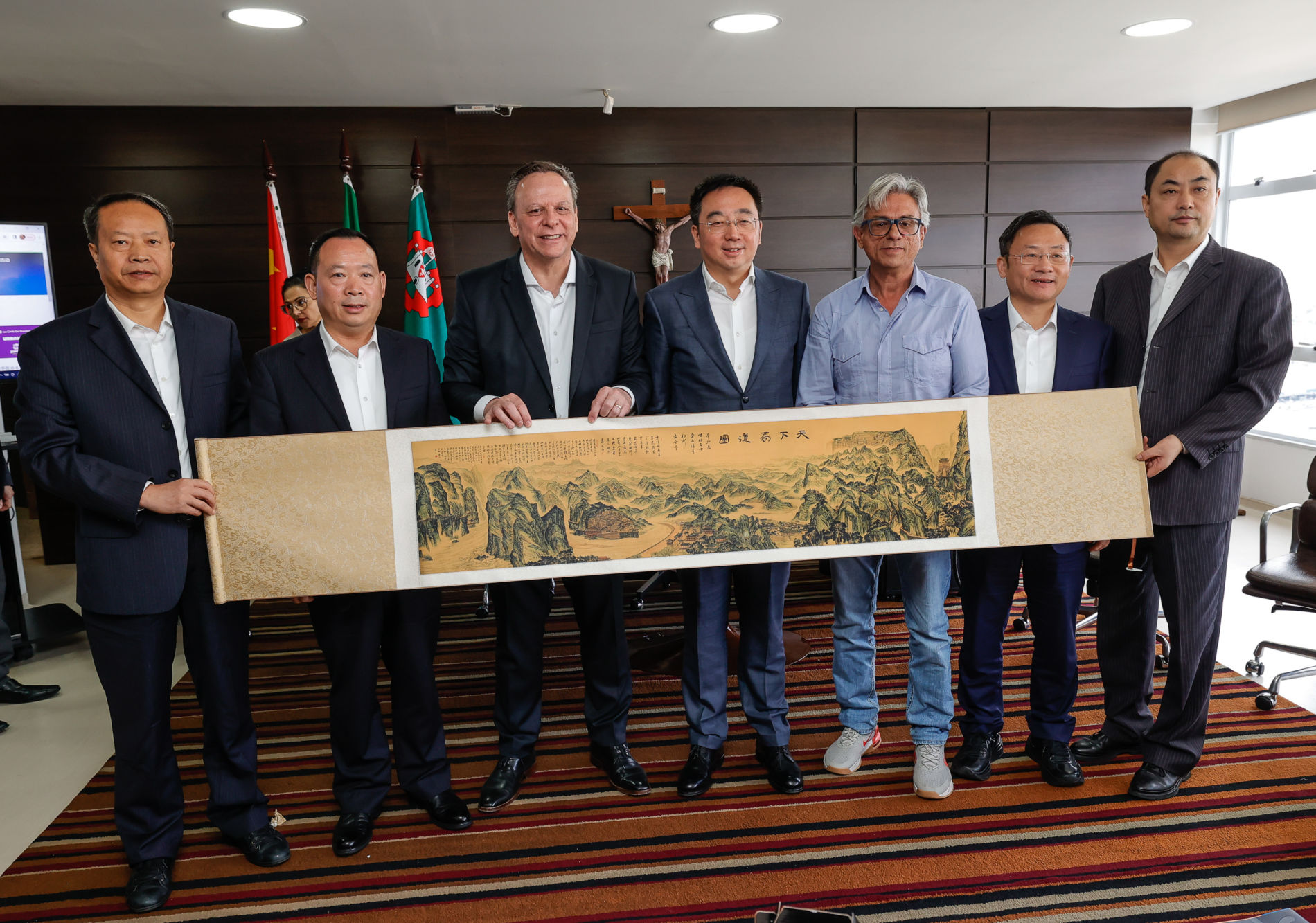 Delegação de Guangyuan quer estreitar laços com a “Cidade das Crianças”
