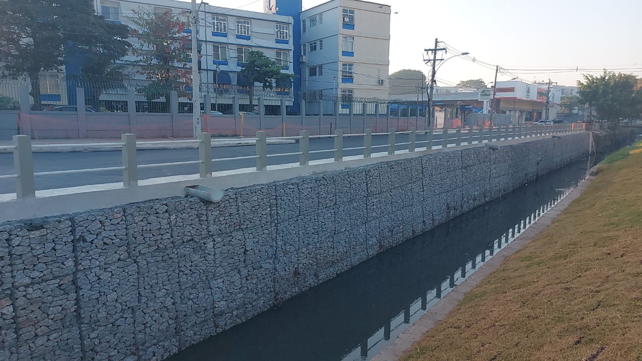 Prefeitura do Rio conclui obra no Rio dos Cachorros em Irajá - Prefeitura da Cidade do Rio de Janeiro