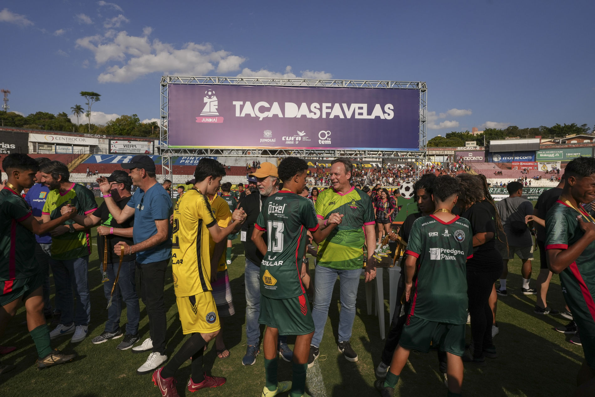 Final da Taça das Favelas tem estádio cheio e festa das comunidades