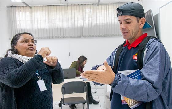 Mutiro de emprego oferece 1.000 vagas para pessoas com deficincia