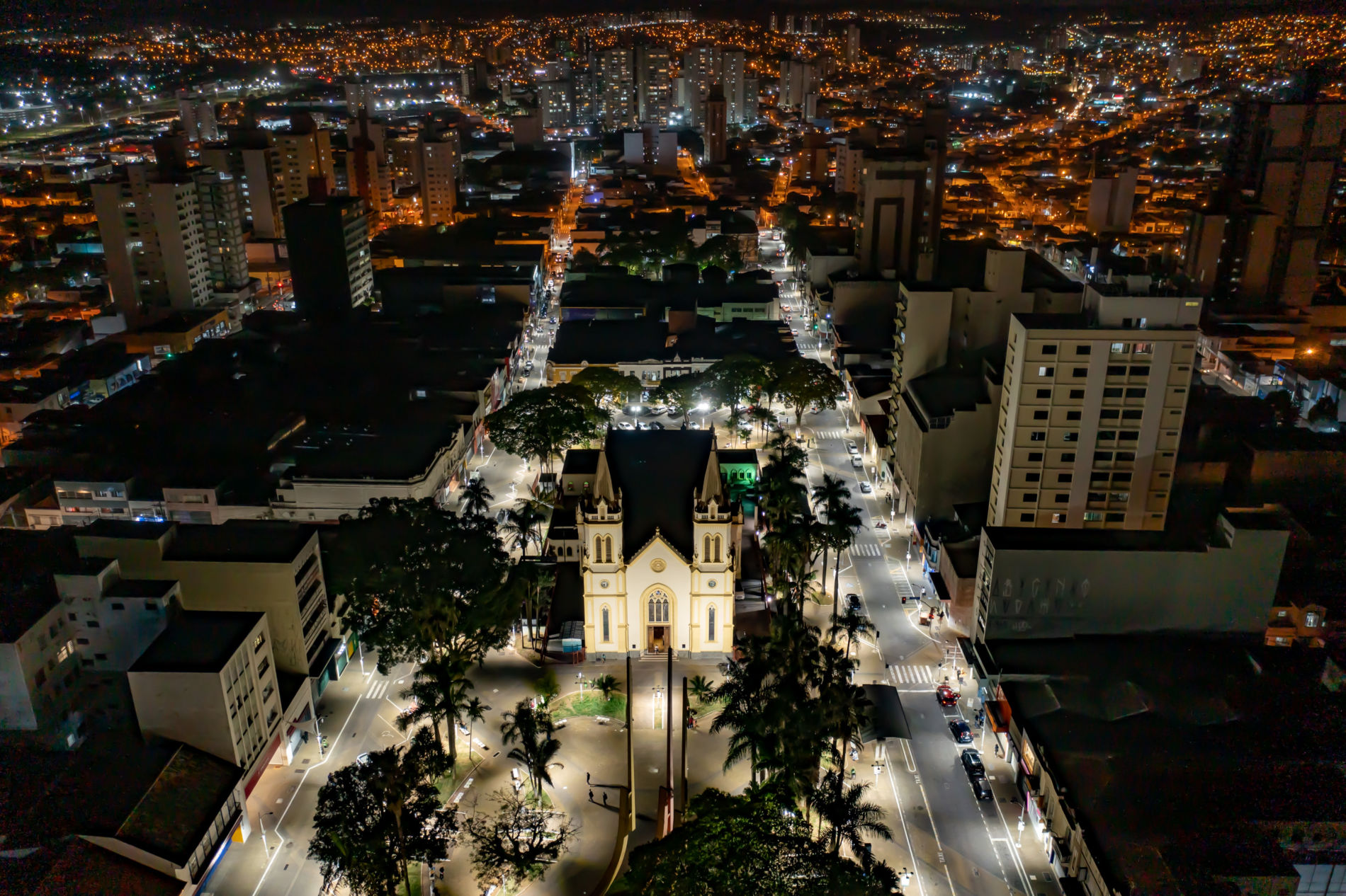 Prefeitura conclui nova etapa de troca de iluminação no Centro