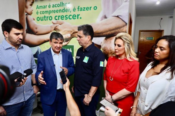 Prefeitura de Cuiab | Estamos fazendo histria ao priorizar os mais vulnerveis, integrando, valorizando e proporcionando dignidade a todos os cidados, reafirma prefeito ao assinar compromisso pelo combate fome