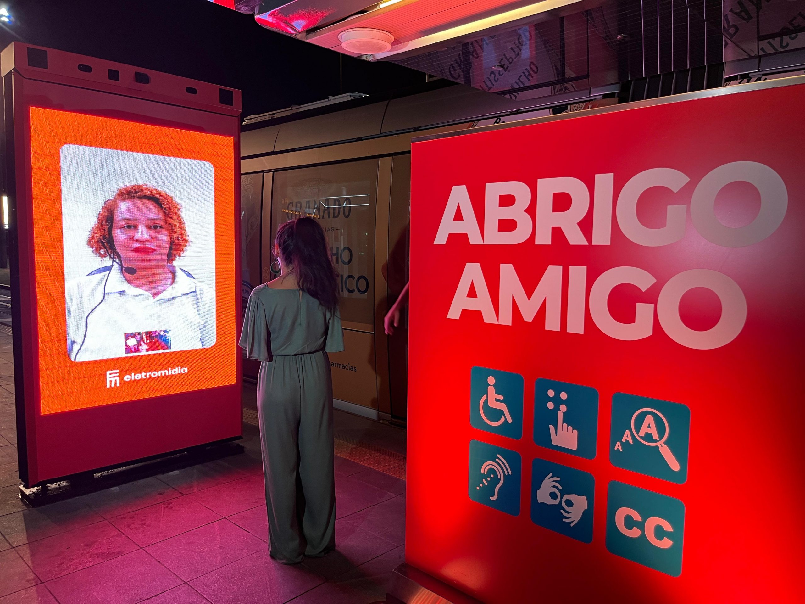 Prefeitura do Rio anuncia projeto de segurança com painéis interativos em estação do VLT Carioca - Prefeitura da Cidade do Rio de Janeiro
