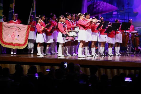 Prefeitura de Cuiab | Especial Espetculo Simininas: Banda de percusso do programa se apresentam com ousadia e emocionam a plateia