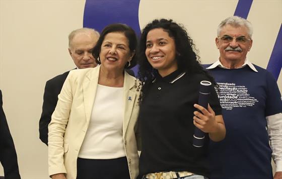 Eduardo Pimentel prestigia formatura de 120 novos aprendizes