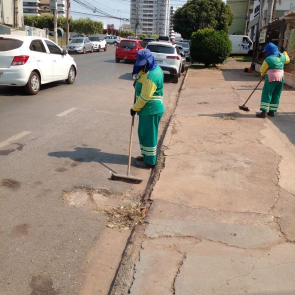 Prefeitura de Cuiab | Bairro Boa Esperana recebe mutiro de limpeza da Limpurb