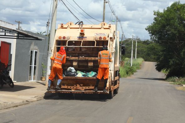 Prefeitura de Cuiab | Limpurb notifica Locar Gesto de Resduos para retomada dos servios