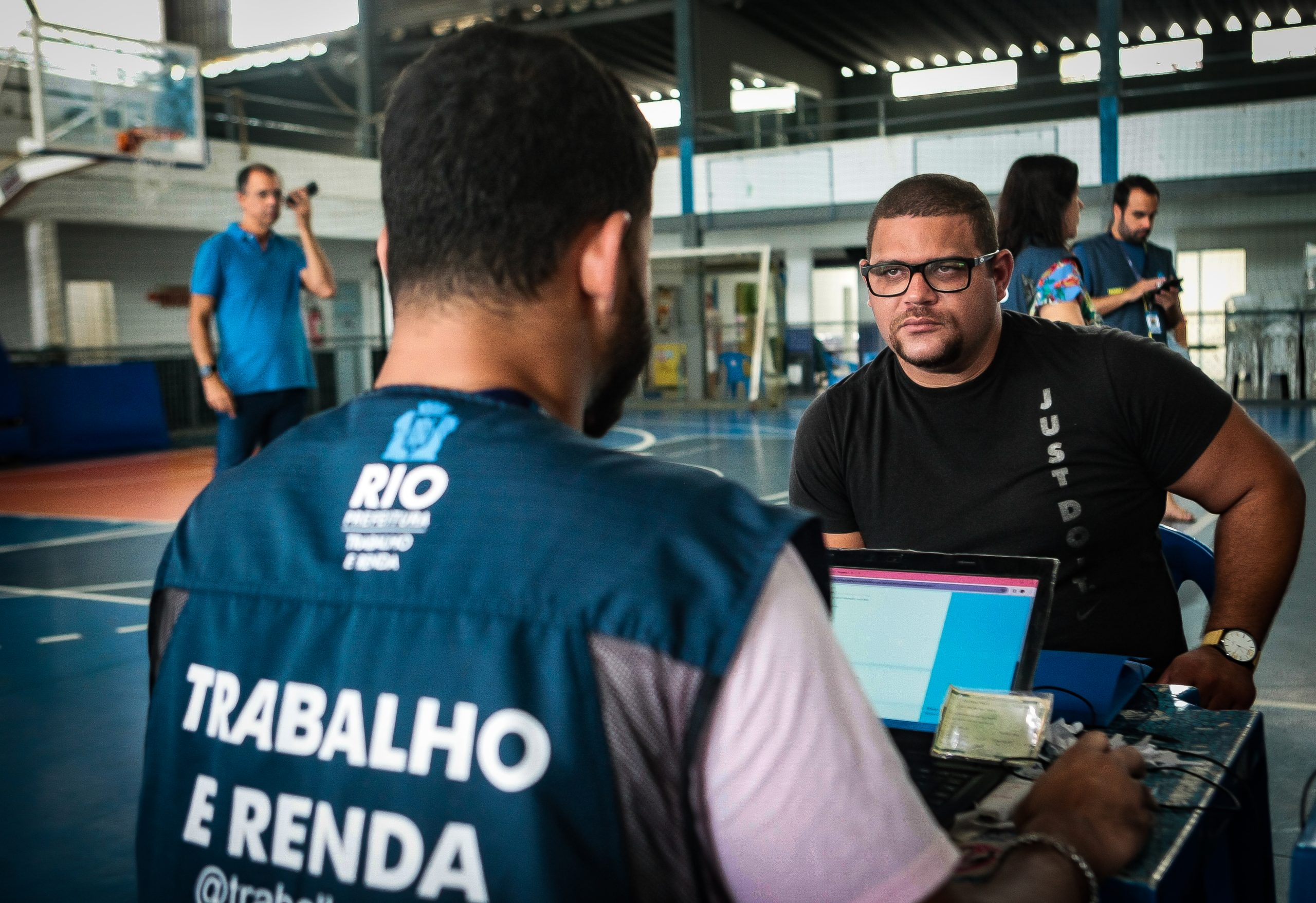 Comércio de portas abertas para pessoas com deficiência: Prefeitura divulga 1.057 postos de trabalho, 411 para PCDs - Prefeitura da Cidade do Rio de Janeiro