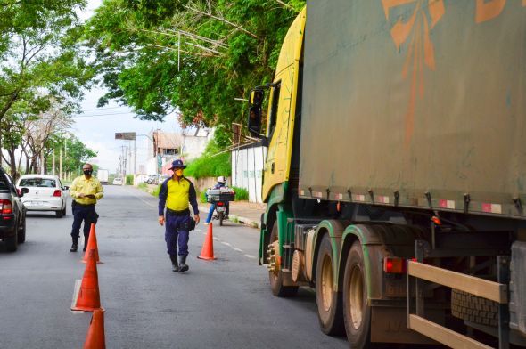 Prefeitura de Cuiab | Semob vai redobrar a fiscalizao de veculos pesados
