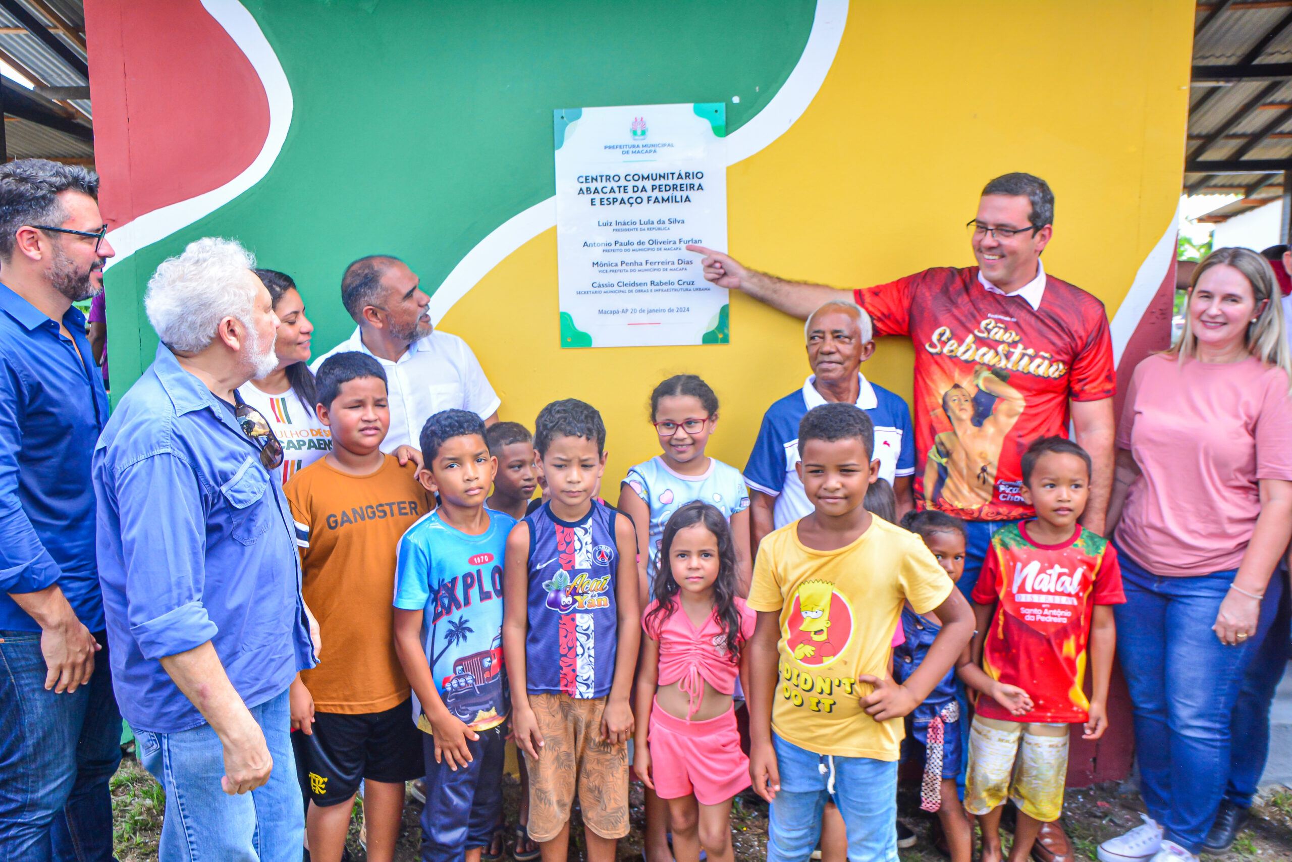 Prefeitura de Macapá entrega Centro Comunitário e Espaço Família aos moradores do distrito de Abacate da Pedreira