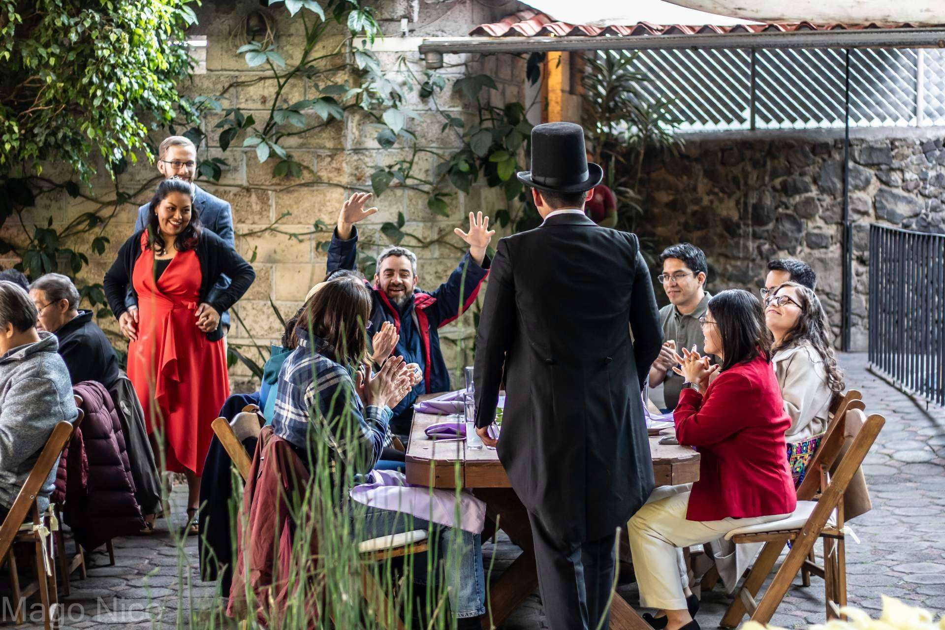 Devolver la magia, la talentosa compañía Mago Nico asombra a niños y adultos