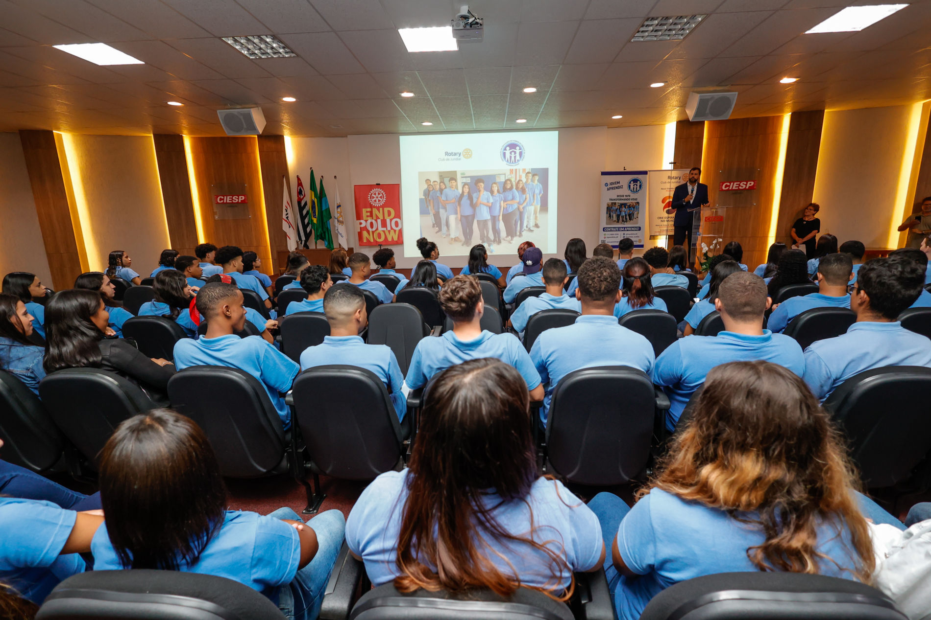 Alunos da Guardinha se formam em cerimônia com presença do Prefeito e gestores