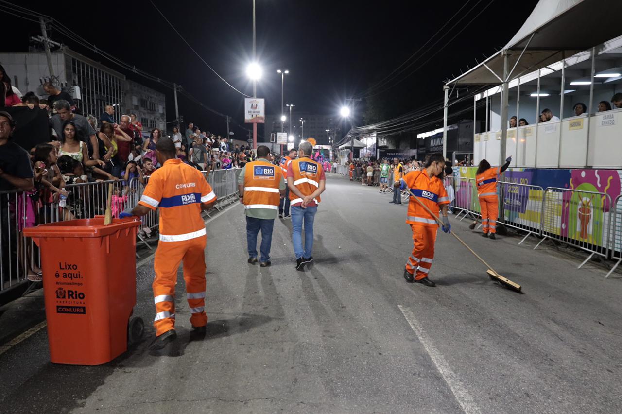 Comlurb prepara operação especial de limpeza para Carnaval da Intendente Magalhães - Prefeitura da Cidade do Rio de Janeiro
