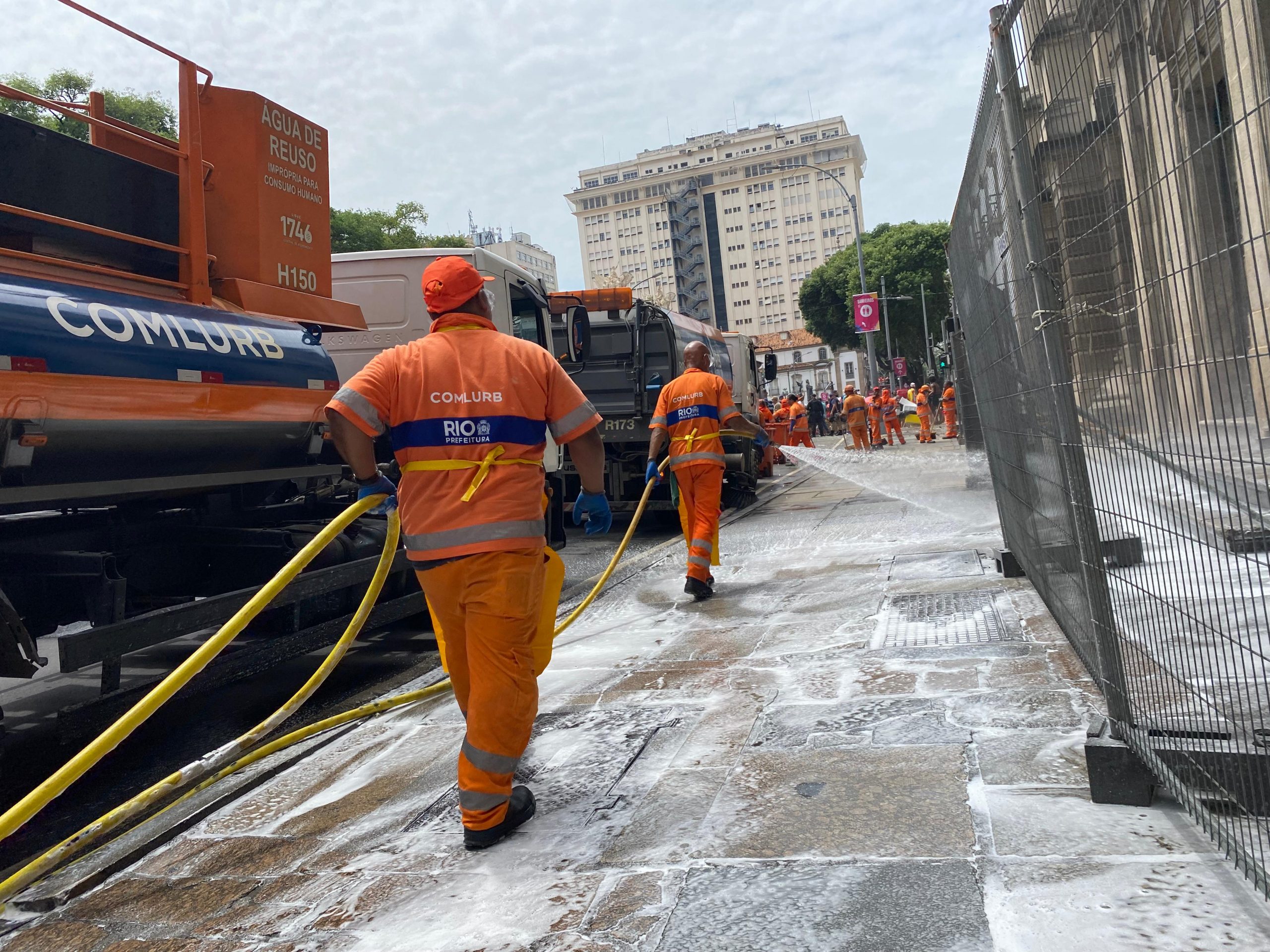 Comlurb remove 193 toneladas de resíduos após três fins de semana do pré-carnaval 2024 - Prefeitura da Cidade do Rio de Janeiro