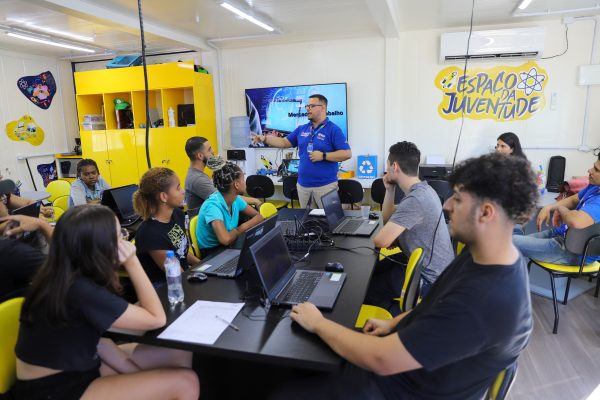 Cursos de Mídias Sociais e Operador de Drone da JUVRio estão com inscrições abertas para 2,5 mil vagas - Prefeitura da Cidade do Rio de Janeiro