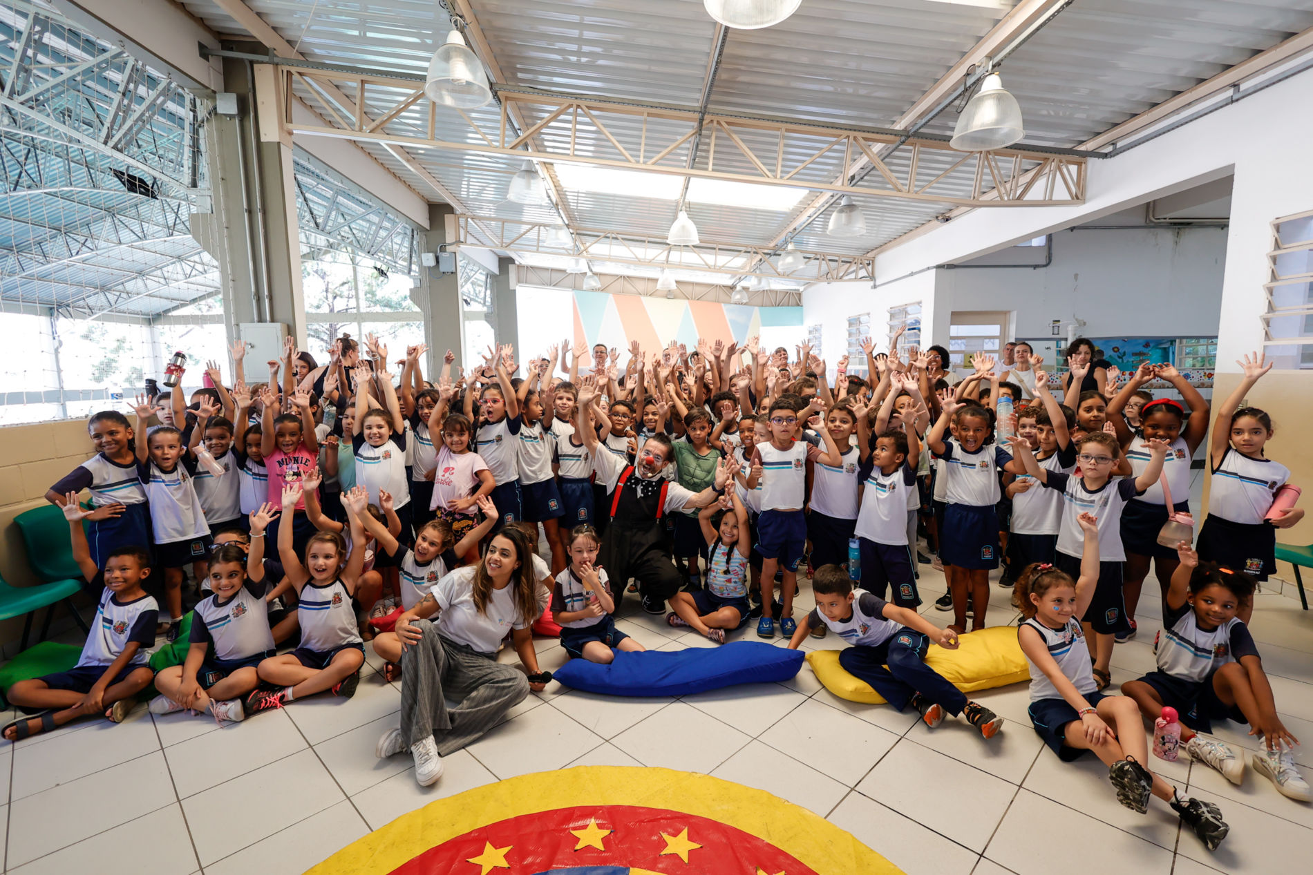 Espetáculo circense inicia projeto com estudantes no Jardim Guanabara