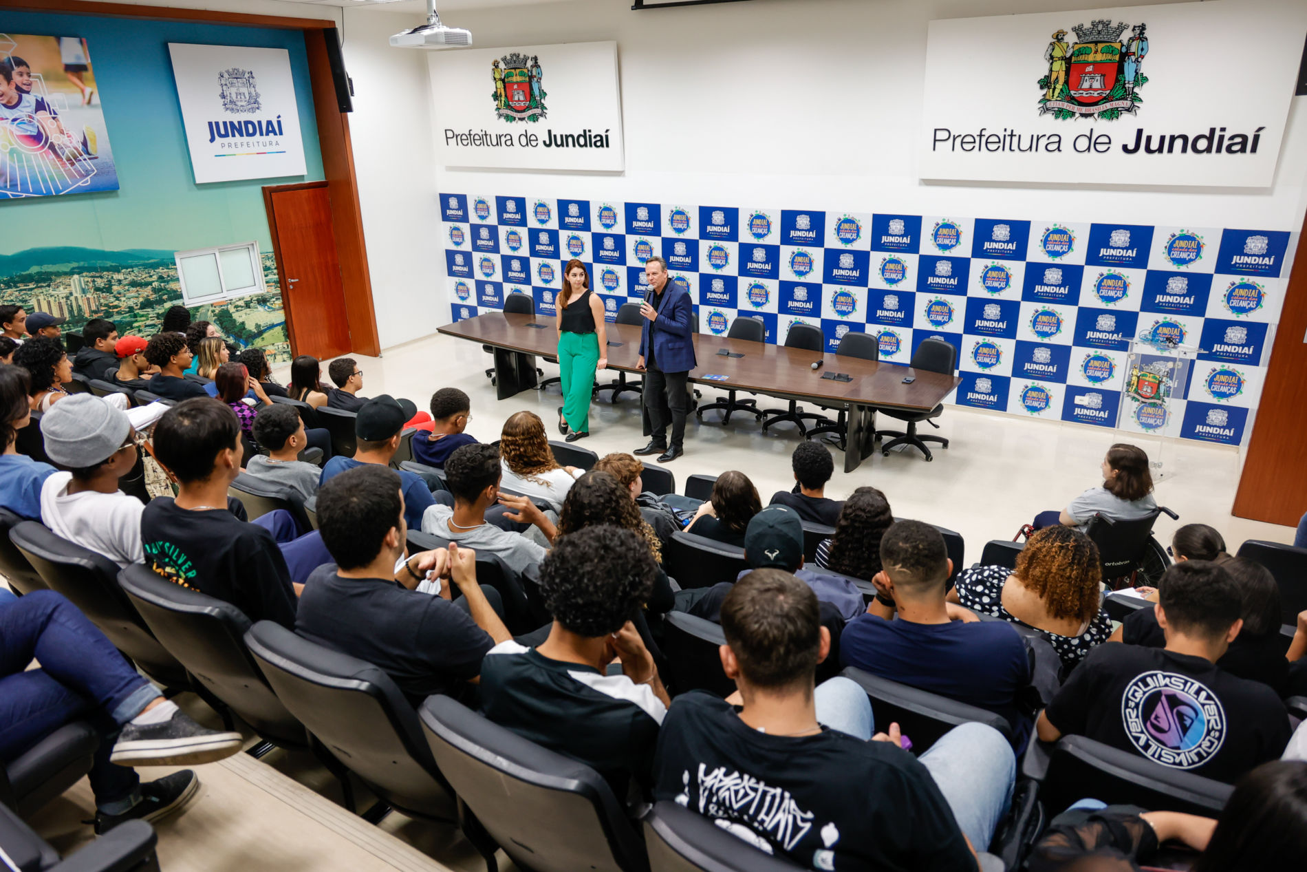Jovens conhecem o Paço e aprendem sobre o desenvolvimento de políticas públicas