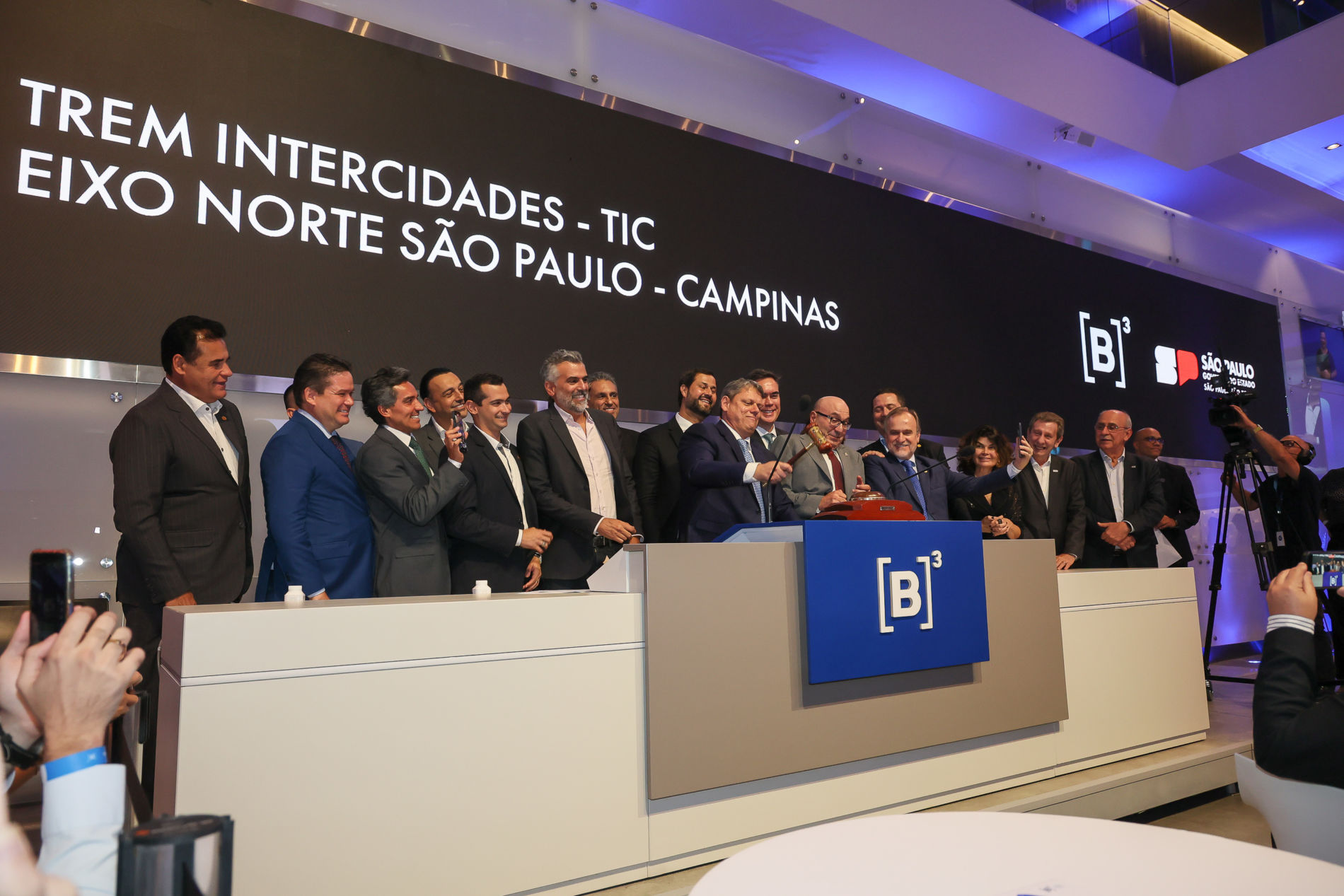Prefeito participa de leilão que trará Trem Intercidades para Jundiaí