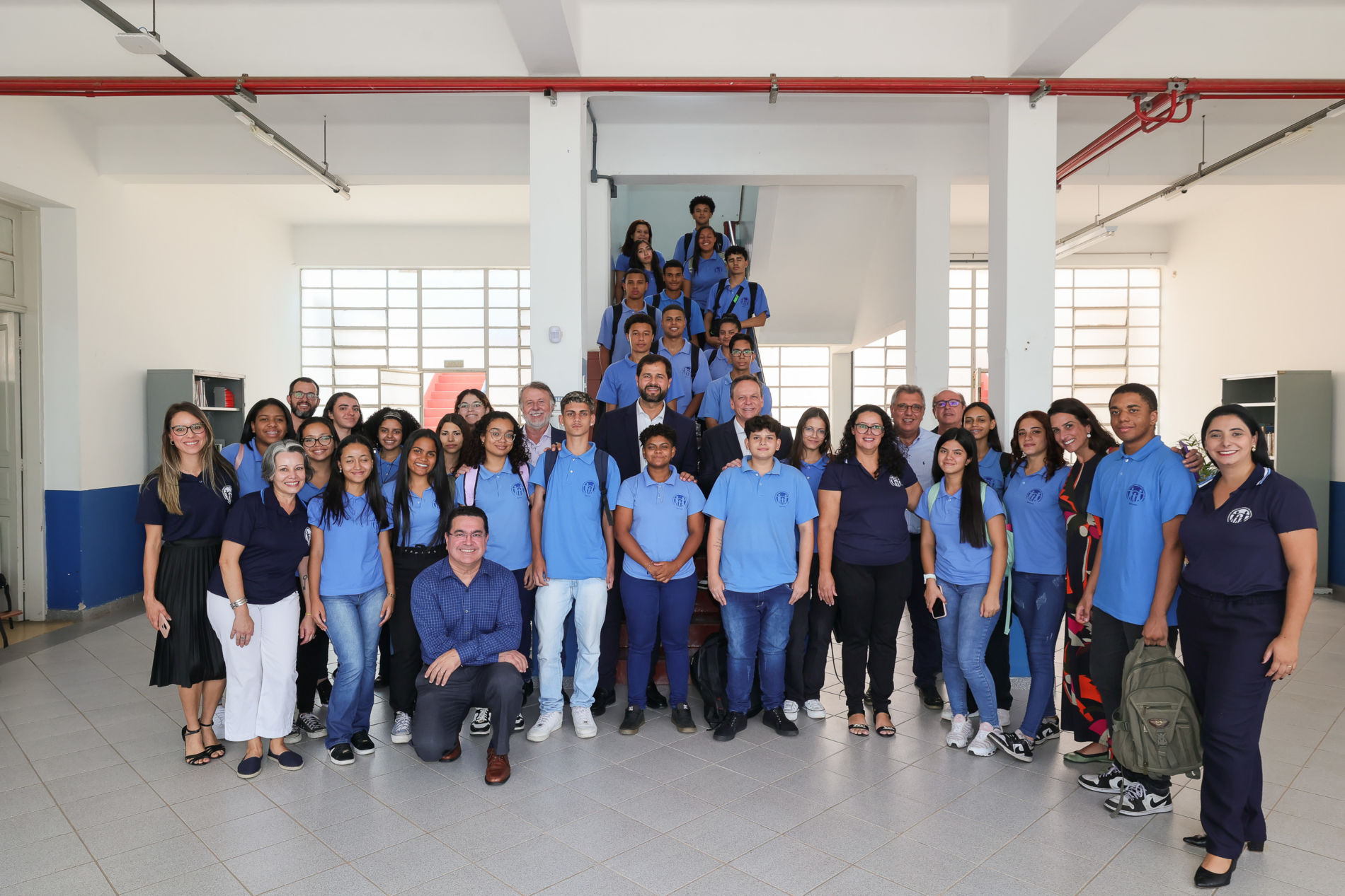 Prefeito visita Guardinha e conversa sobre políticas públicas com alunos